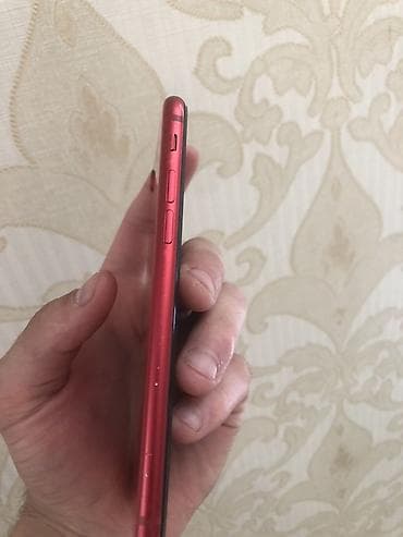 колонки и микрофон: IPhone SE (2-го поколения) (PRODUCT)RED - Компактный корпус — 3