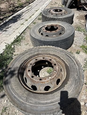 Шиналар жана дисктер: Дөңгөлөктөр монтажда R 22,5, Жүк ташуучу унаалар/Автобустар, Темир — 2