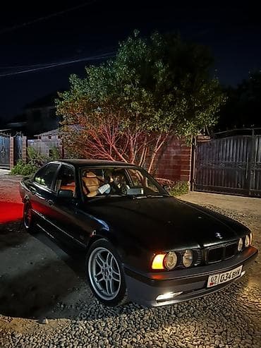 кирг шёлк: BMW 5 series: 1994 г., Кол менен иштөөчү, Седан — 1