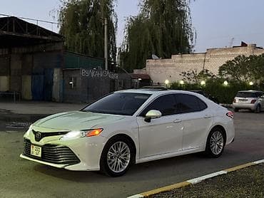 Toyota Camry: 2020 г., 2.5 л, Автомат, Гибрид, Седан