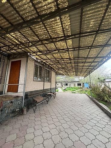 дом аламидинский рынок: 🏠Продается дом в районе Аламединского базара Немецкого стиля, высокий — 1