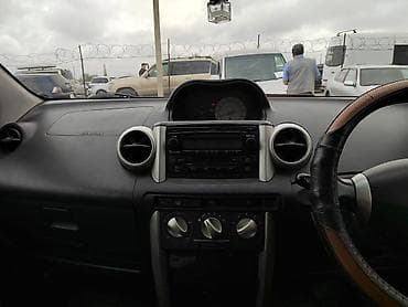 transporter t5: Toyota Ist: 2000 г., Автомат, Бензин, Хэтчбэк — 6