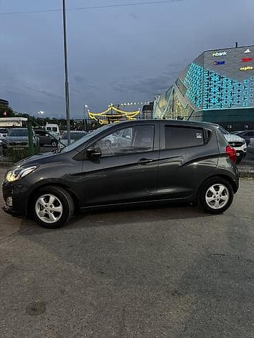 люк 124: Chevrolet Spark: 2019 г., 1 л, Вариатор, Бензин, Хэтчбэк — 3