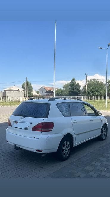 Toyota Avensis Verso: 2002 г., 2 л, Механика, Дизель, Минивэн — 4
