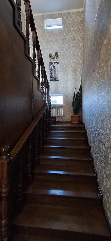 жер казар: Продаётся просторный двухэтажный особняк в центре города Балыкчы — 9