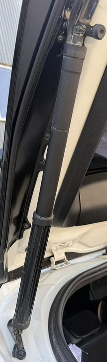 Амортизаторы крышки багажника Toyota, 2019 г., Б/у