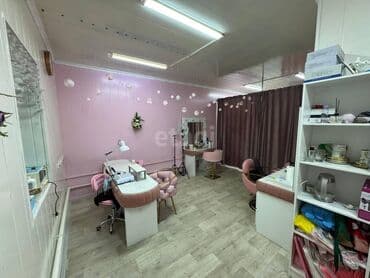 коммерческое помещение под бизнес: 📍 г. Токмок 🔘Этажи 2 🔘357,9м² Продается двухэтажное коммерческое — 5