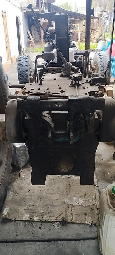 Дизельный двигатель и трансмиссионный узел от трактора ЮМЗ Состав и