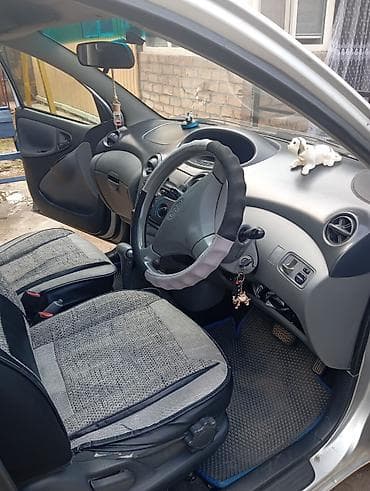 Toyota Vitz: 2001 г., 1 л, Автомат, Бензин, Хетчбек — 8
