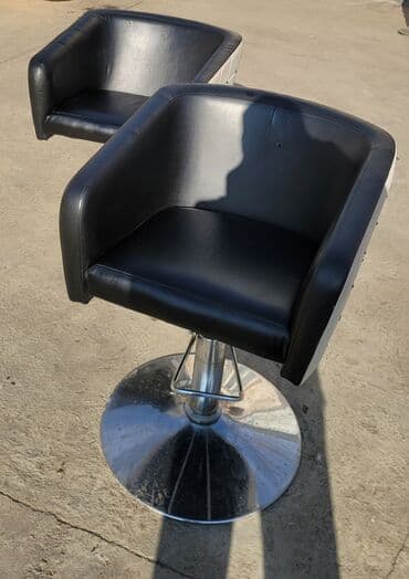 шкафы для обуви: Парикмахерское/барберское кресло на хромированной круглой опоре. - — 3