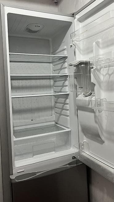 Холодильник Avest, Б/у, Двухкамерный, De frost (капельный)