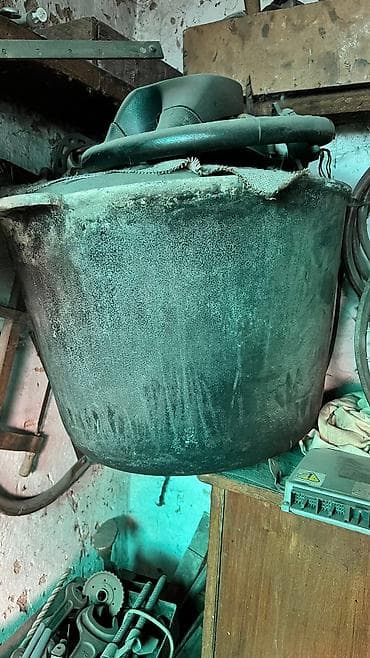 бачки для воды: Металлический бак примерно на 75 литров,предназначенный для — 4