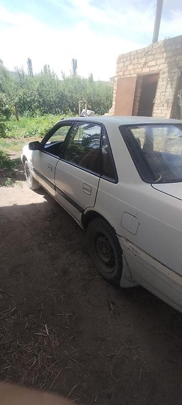 Транспорт: Mazda 626: 1991 г., 2 л, Механика, Бензин, Седан — 3