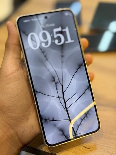 лучшие телефоны до 15000: Nothing, Phone 2, 256 ГБ, цвет - Белый — 4