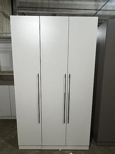 Шкафы: Трехстворчатые шкафы-купе для одежды в современном минималистичном — 2