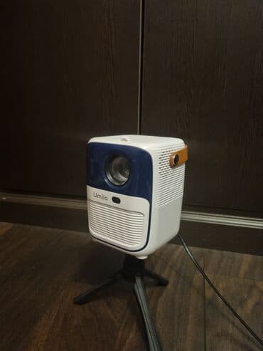 Портативный проектор Umiio на штативе, hd качестве