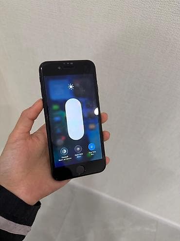 айфон see: IPhone SE 2022, Новый, 64 ГБ, Черный, Зарядное устройство, Защитное стекло, Чехол, 100 % — 3