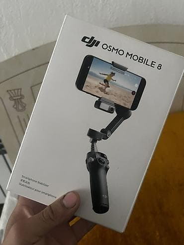 мини флешка: DJI Osmo Mobile 8 — портативный 3‑осевой стабилизатор для смартфона — 1