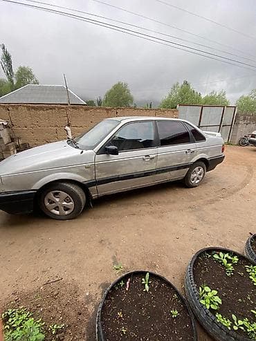 баги: Volkswagen Passat: 1988 г., Механика, Седан — 2