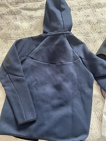 nike tech flecce: Новая Флиска 
2000 сом (сделаю приятную скидку) 
Размер Л (уни) — 3