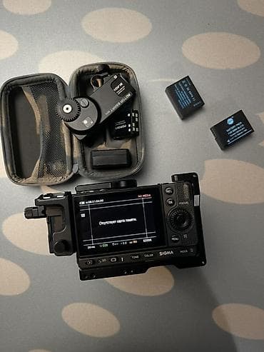 SIGMA fp с оптикой sirui 24mm и мотором фокуса. Состав: - Камера