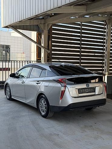 голы 3 купе: Toyota Prius: 2016 г., 1.8 л, Вариатор, Гибрид, Лифтбек — 2