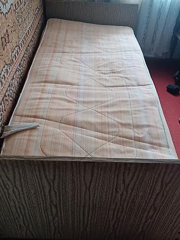 Офис эмереги: Продаю 1,5 спальную кровать б/у в хорошем состоянии . цена 2000 сом — 2