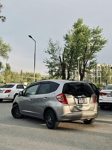 подголовник фит: Honda Fit: 2008 г., 1.3 л, Автомат, Бензин, Хэтчбэк — 2