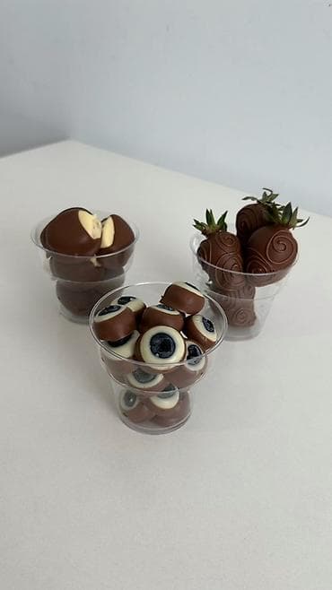 банан фрукты: Набор шоколадных ягод и фруктов в коробке с окном. Состав: - Клубника — 2