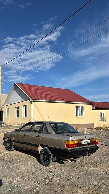 а 210: Audi 100: 1987 г., Седан — 4