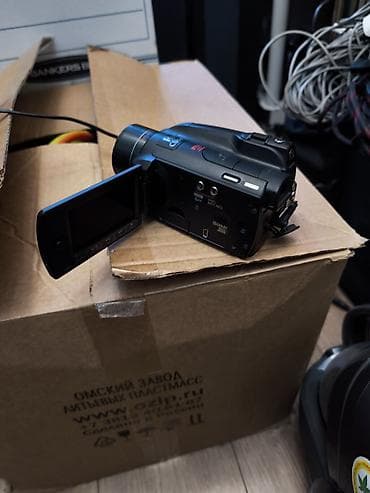 hd: Видеокамера Canon VIXIA HD Цена срочно 5000 сом окончательно - — 2