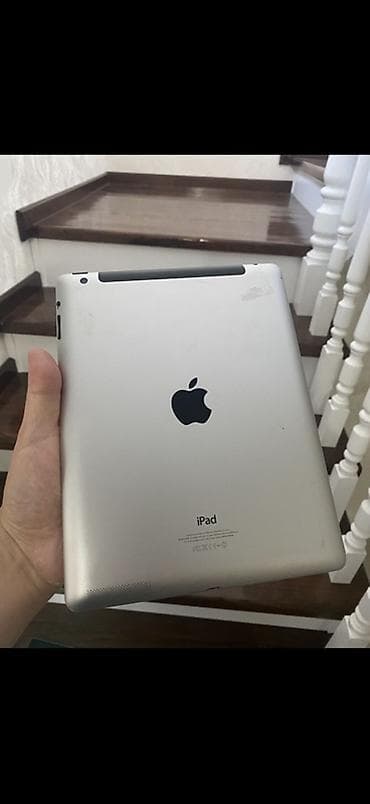 Планшет, Apple, память 32 ГБ, 9" - 10", Wi-Fi, Б/у, Классический цвет - Серебристый