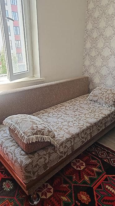 Оборудование для бизнеса: Раскладной диван двумя подушками. Особенности: - Компактная форма — 4