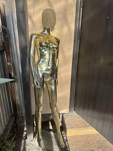 кызыл кия кыз: Манекен Улгайган аялдар, Материалы: Пластик, Колдонулган — 2