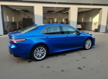 продаю кадиллак: Toyota Camry: 2018 г., 2.5 л, Автомат, Гибрид, Седан — 1