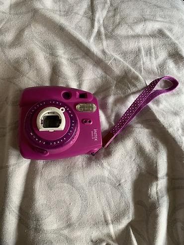 Fujifilm Instax Mini 9 — компактная камера моментальной печати в ярком
