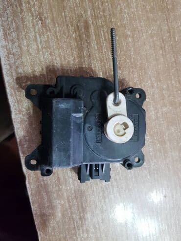 запчасти на мицубиси паджеро 2: Mitsubishi Pajero 3 актуатор печки, Митсубиси Паджеро W74 — 3