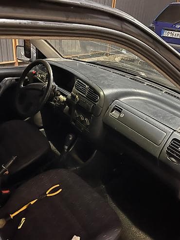 Унаа сатуу: Volkswagen Vento: 1993 г., 1.8 л, Кол менен иштөөчү, Бензин, Седан — 6