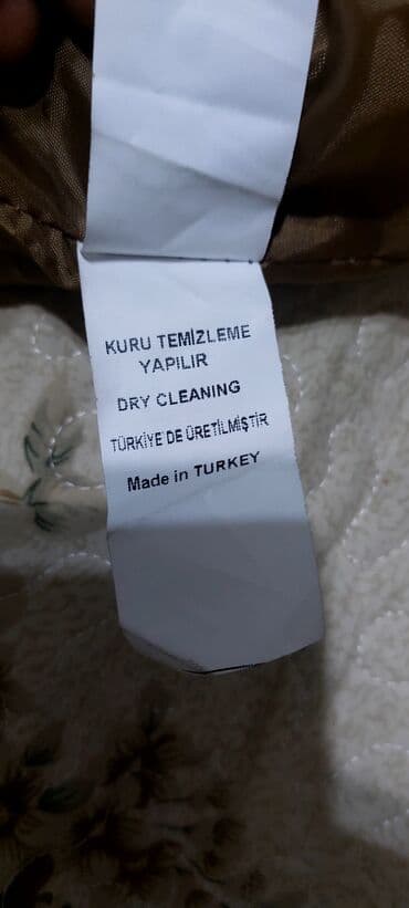 прокат мужских костюмов [возьми на прокат] бишкек фото: Длинная куртка на холлофайбере. Размер М/ Л. Состояние отличное. Одета — 6