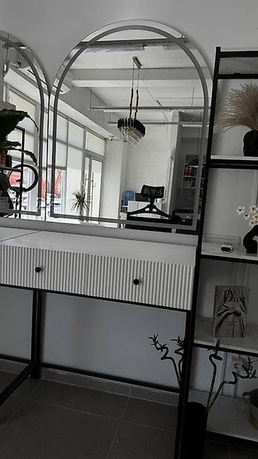 Жасануучу столдор: Даараткана үчүн үстөл, Күзгүсү менен, түсү - Ак — 2