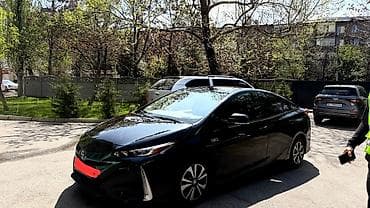 Toyota Prius: 2019 г., 1.8 л, Автомат, Гибрид, Хэтчбэк