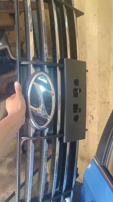 Автозапчасти: Решетка радиатора Hyundai (с крупным хромированным логотипом) - Тип — 1