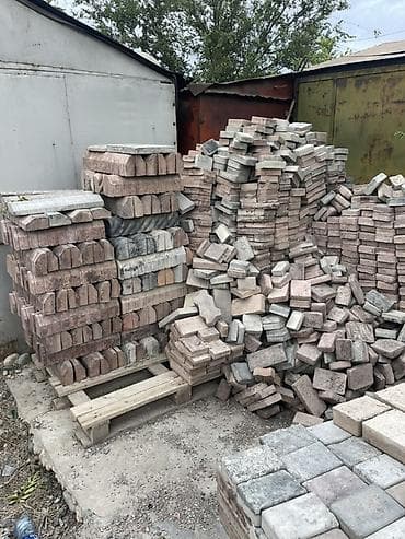 кровля навеса: Брусчатка (брак) около 150м2 и бордюры — 1