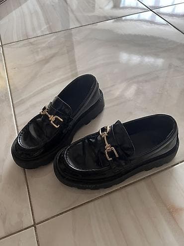 тапочки zara: Лоферы женские, черные, лаковые Zara, 34 размер б/у - Материал верха — 2