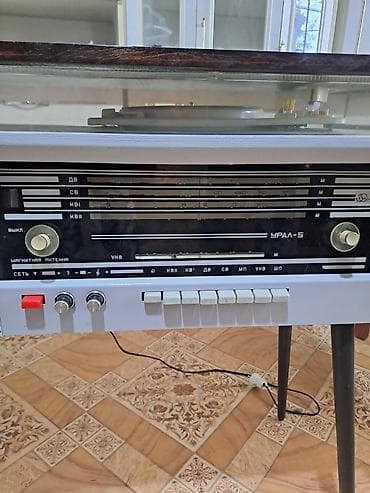 Другая аудиотехника: Радиола "Урал-5" после профилактики. Fm диапозон. На звукоснимателе — 2