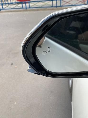 prius v: Toyota Prius: 2016 г., Гибрид, Хэтчбэк — 4