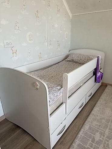 sofa bed: Односпальная кровать, Б/у, С матрасом, длина - 180 см — 1
