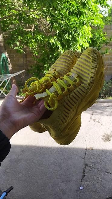 Угги: ИЗИ легкие очень удобная 
состояние отличное 
37р — 2