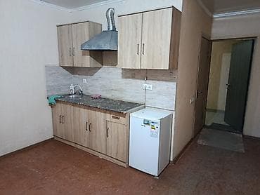 Сдается квартира-студия с отдельным санузлом и кухонной зоной на