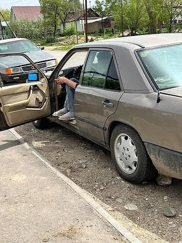электромобиль желмаян: Mercedes-Benz W124: 1989 г., 2.3 л, Кол менен иштөөчү, Дизель, Седан — 6